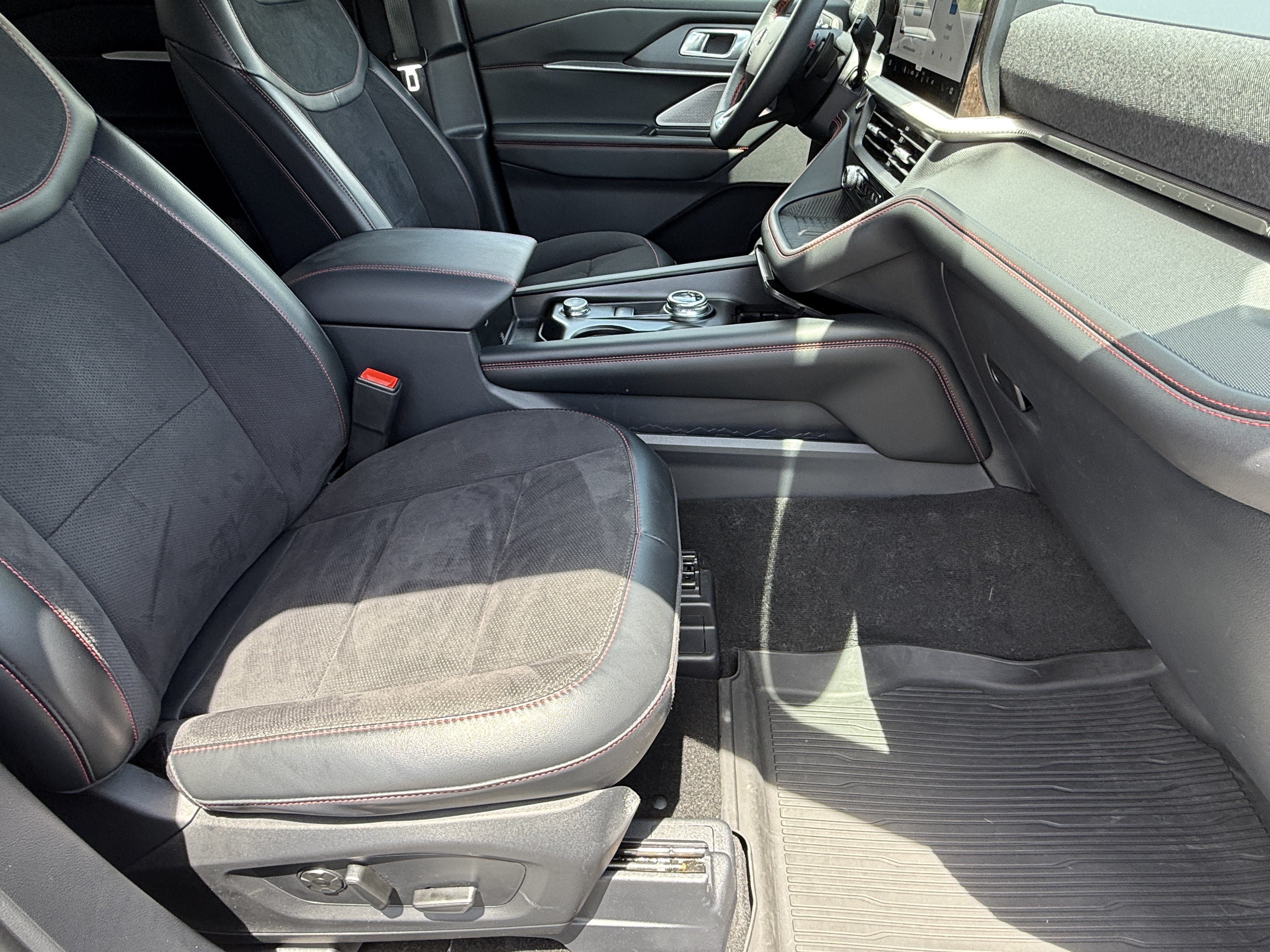 Used 2025 Ford Explorer ST AWD/4WD image 14