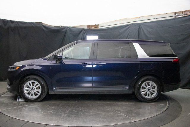 Used 2024 Kia Carnival LX image 9