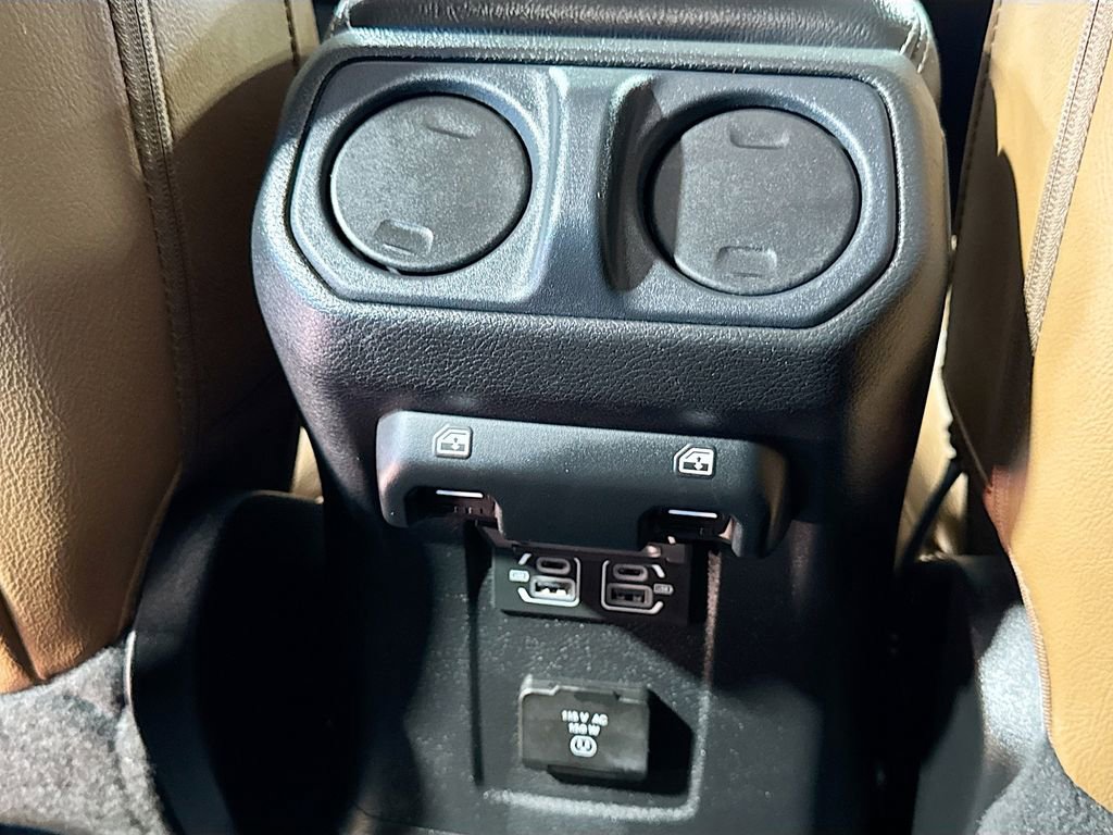 Used 2023 Jeep Wrangler Unlimited Sahara AWD/4WD image 28