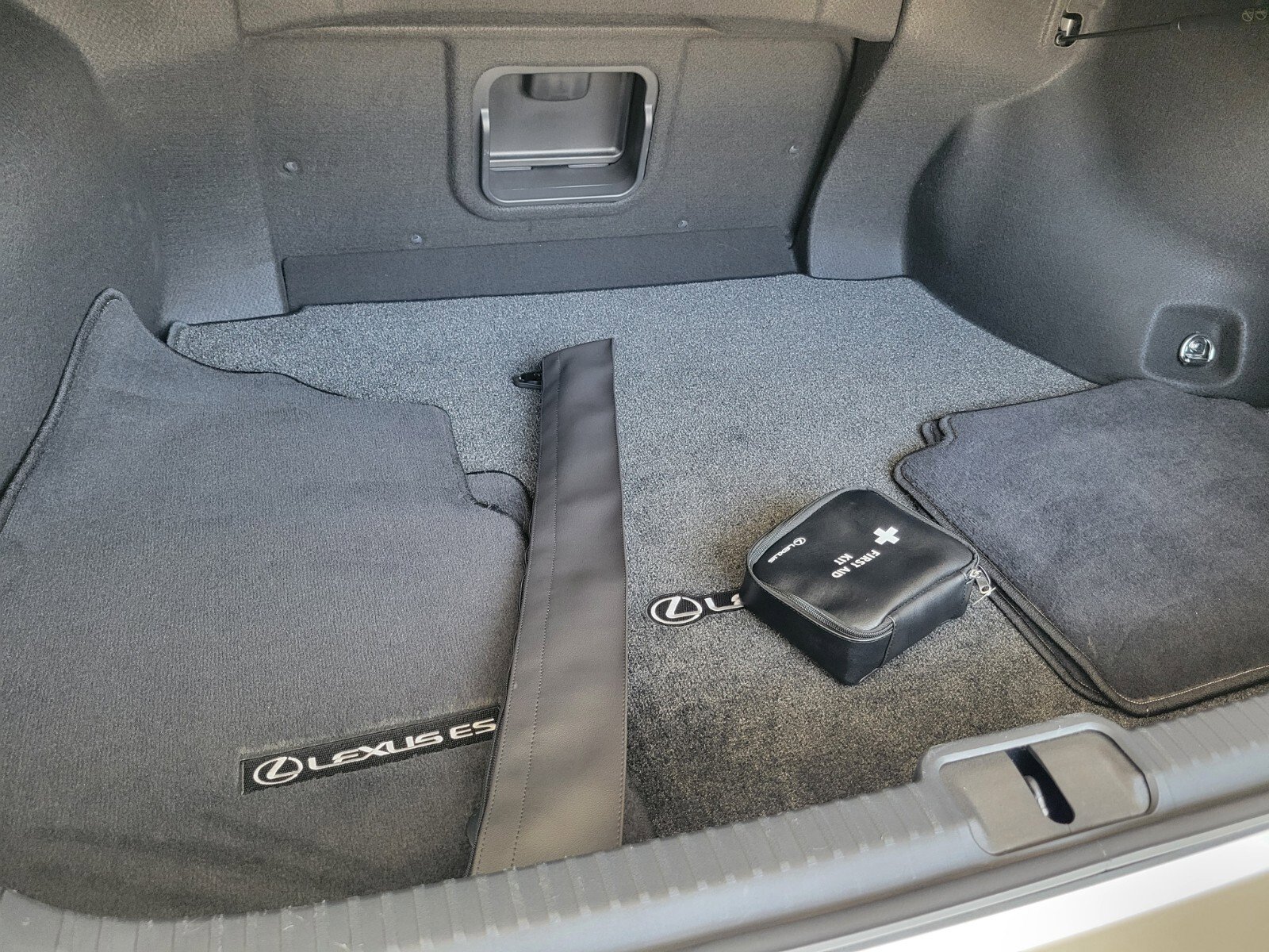 Used 2020 Lexus ES 300h w/ Accessory Package 2 image 15