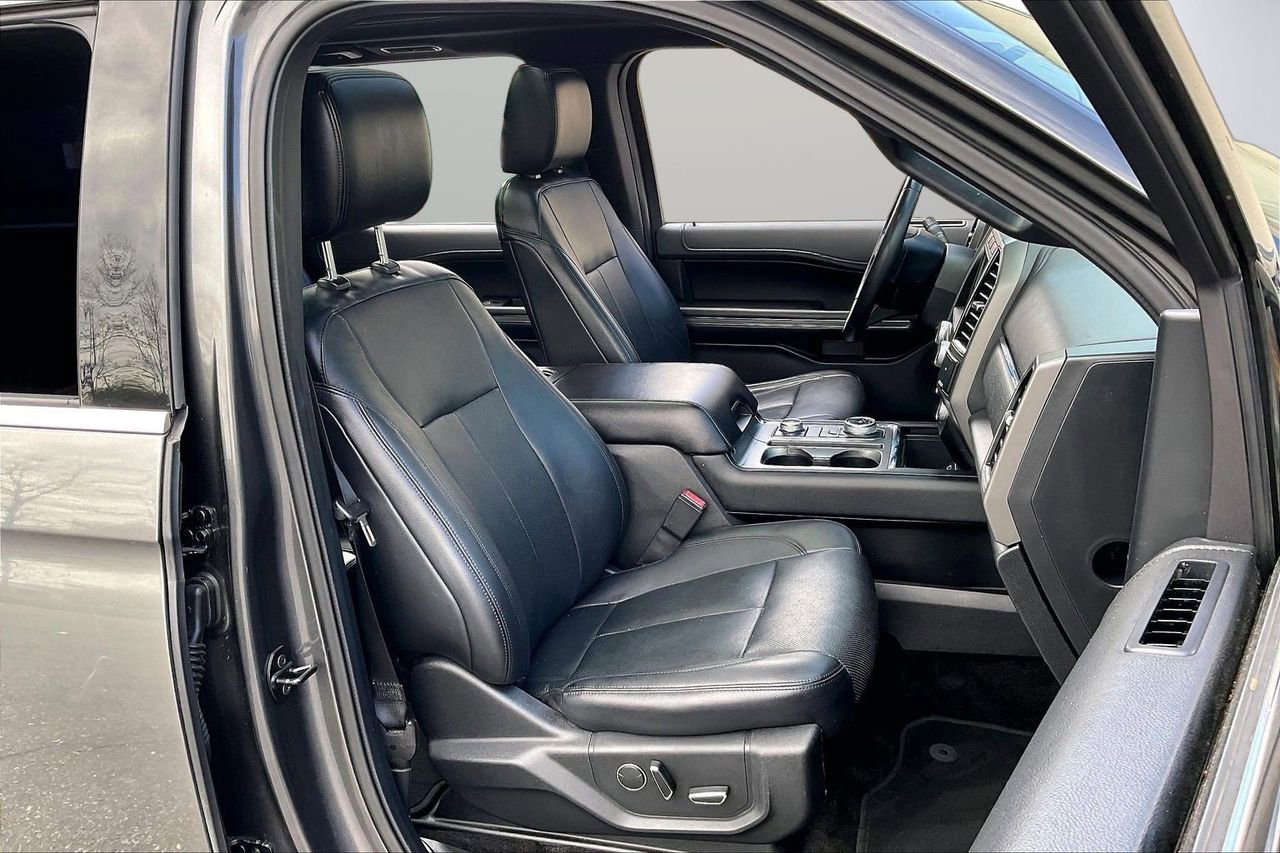 Used 2018 Ford Expedition XLT w/ Equipment Group 202A image 25