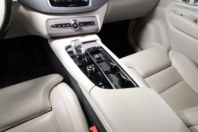 Certified 2024 Volvo XC90 T8 Ultimate w/ Protection Package Premier image 11