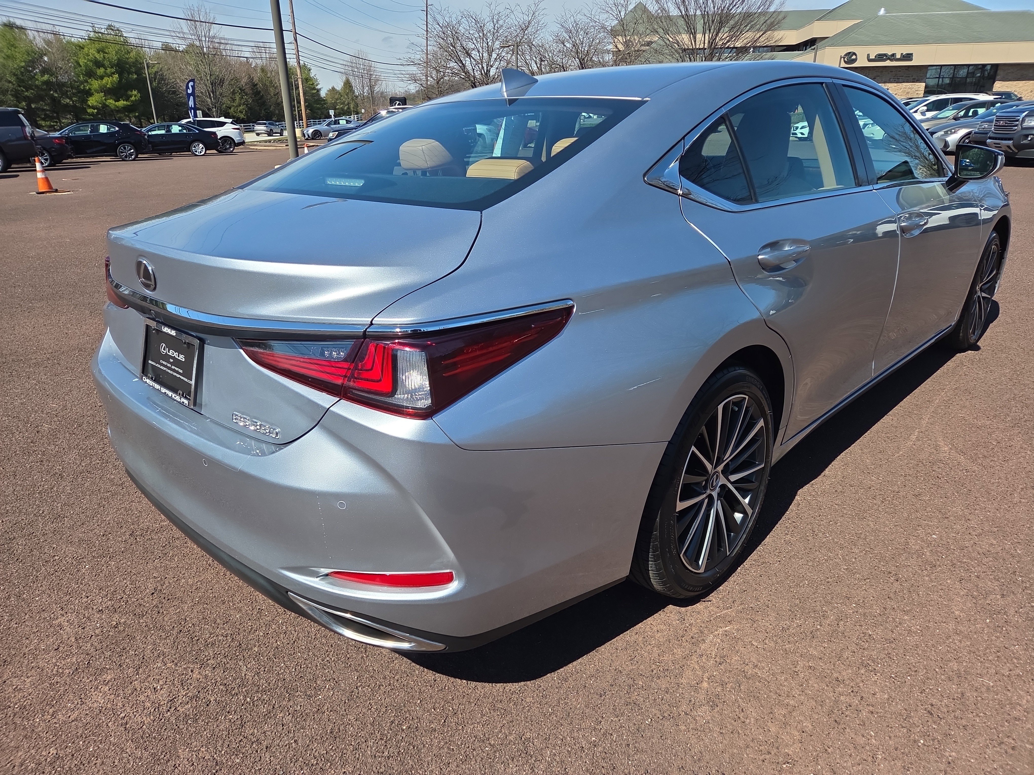 Used 2024 Lexus ES 350 w/ Premium Package image 3