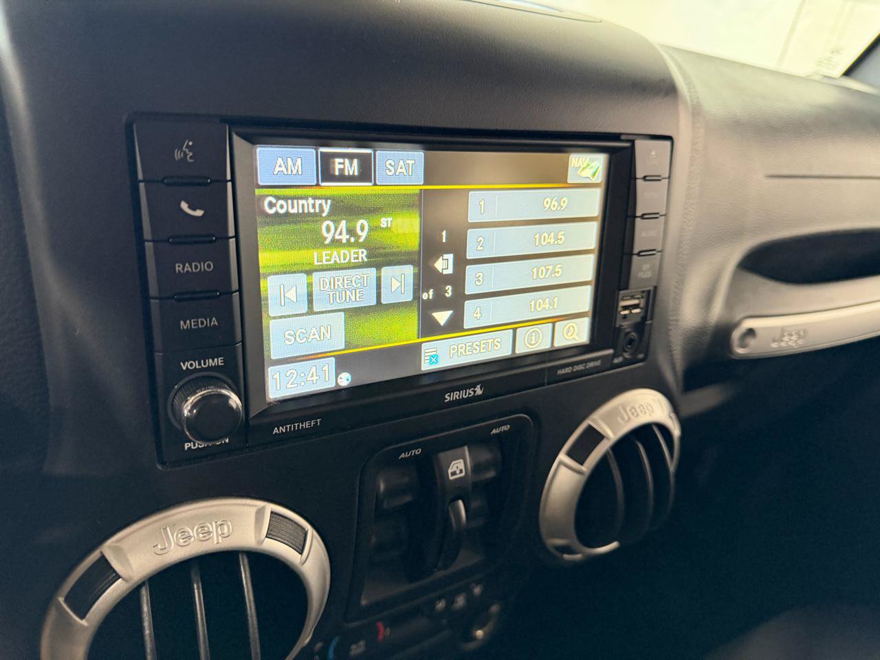 Used 2017 Jeep Wrangler Unlimited Sahara AWD/4WD image 26