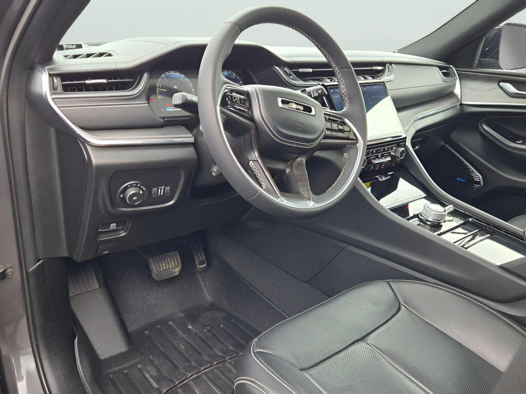 Certified 2023 Jeep Grand Cherokee Overland AWD/4WD image 27