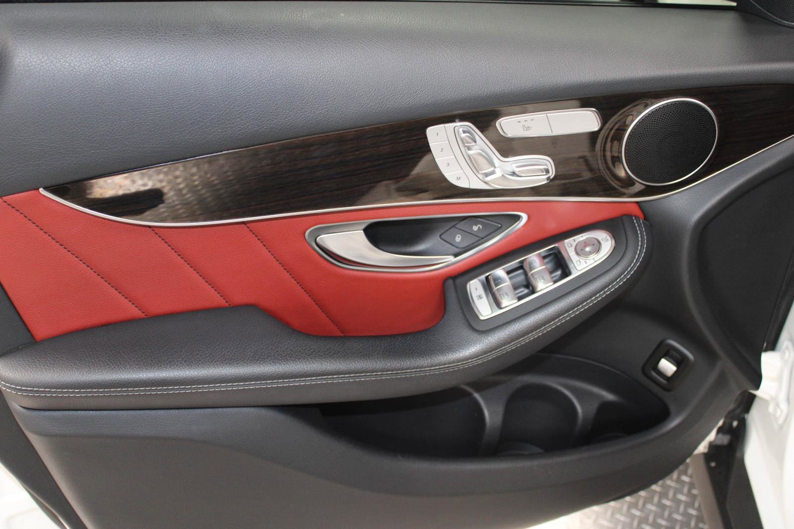 Used 2022 Mercedes-Benz GLC 300 4MATIC image 31