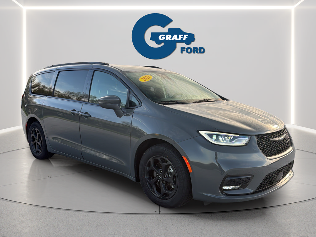 Used 2021 Chrysler Pacifica Touring w/ Uconnect Theater Family Group FWD image 5