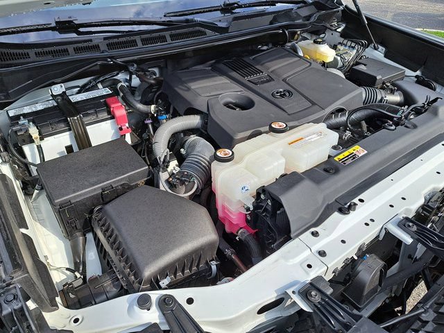 Used 2025 Toyota Tundra Platinum AWD/4WD image 38