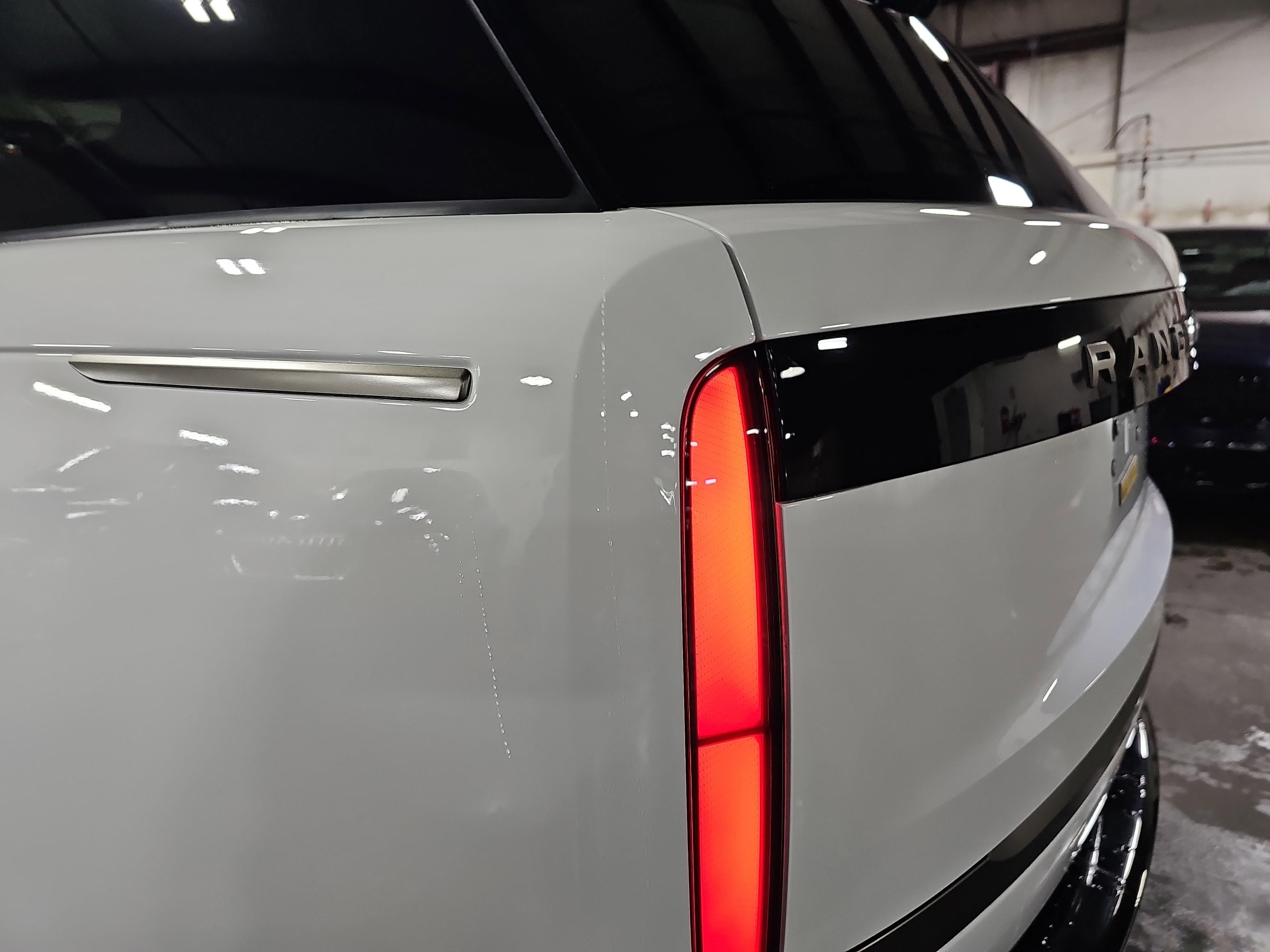 Used 2025 Land Rover Range Rover SE image 37