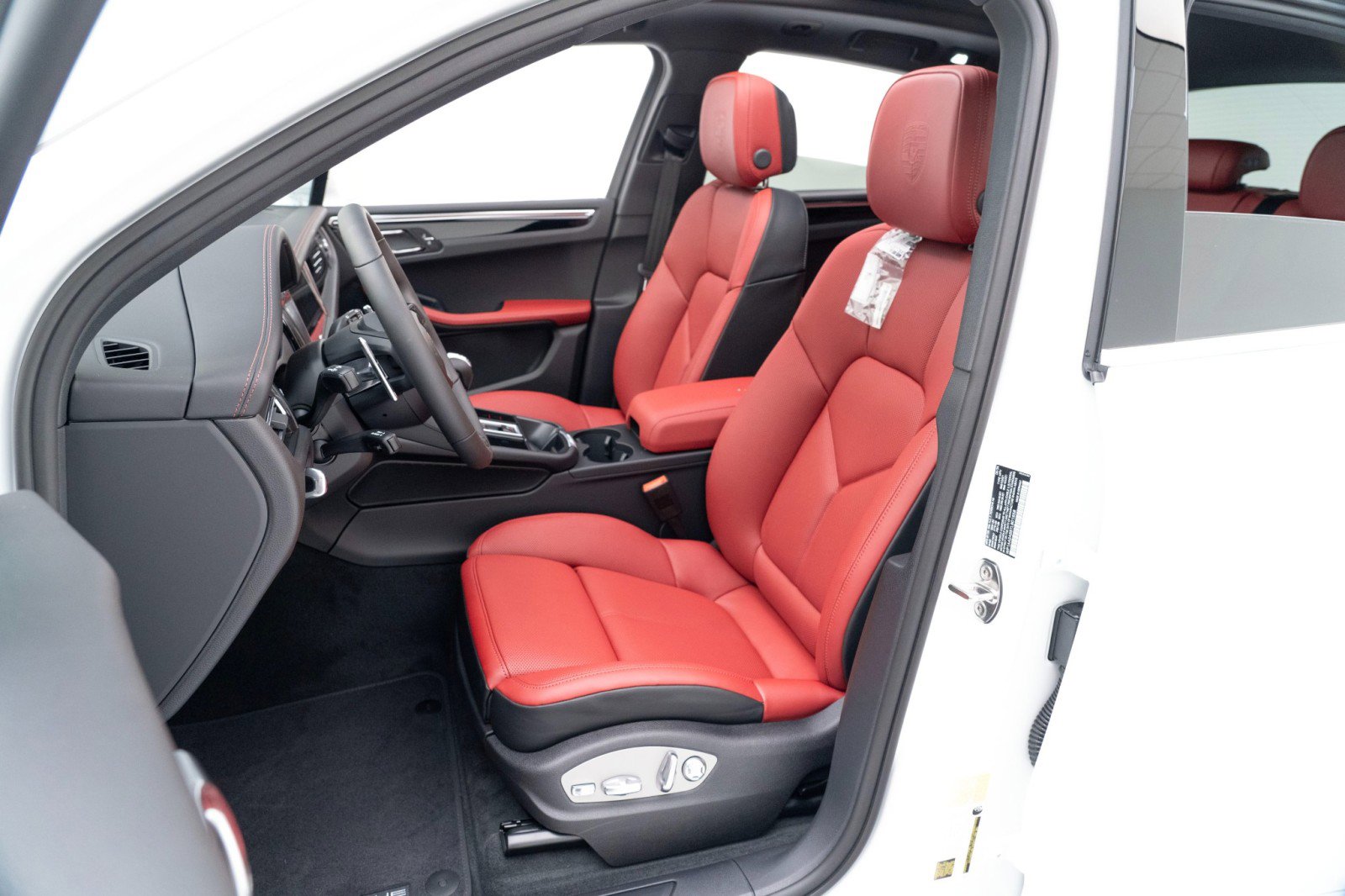 New 2026 Porsche Macan image 5