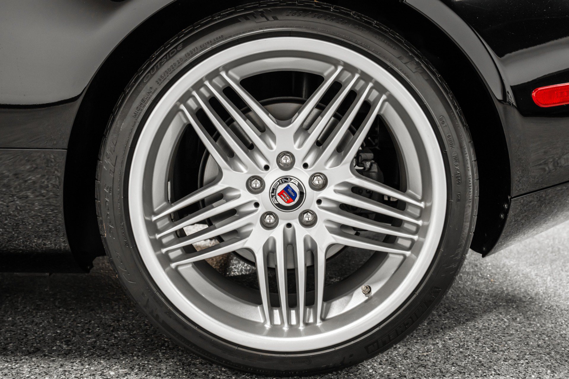 Used 2003 BMW Z8 RWD image 10
