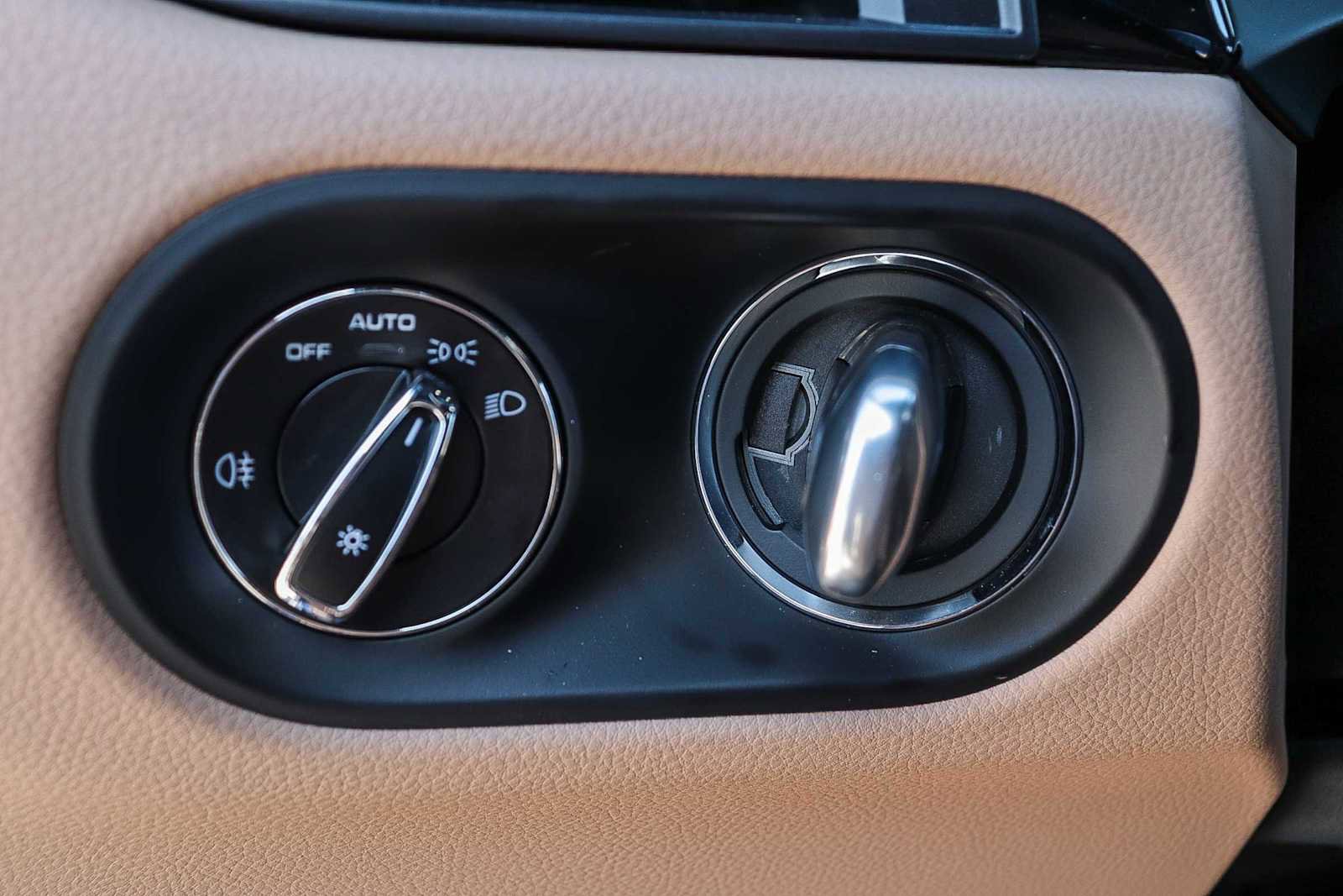 Used 2024 Porsche Macan image 30