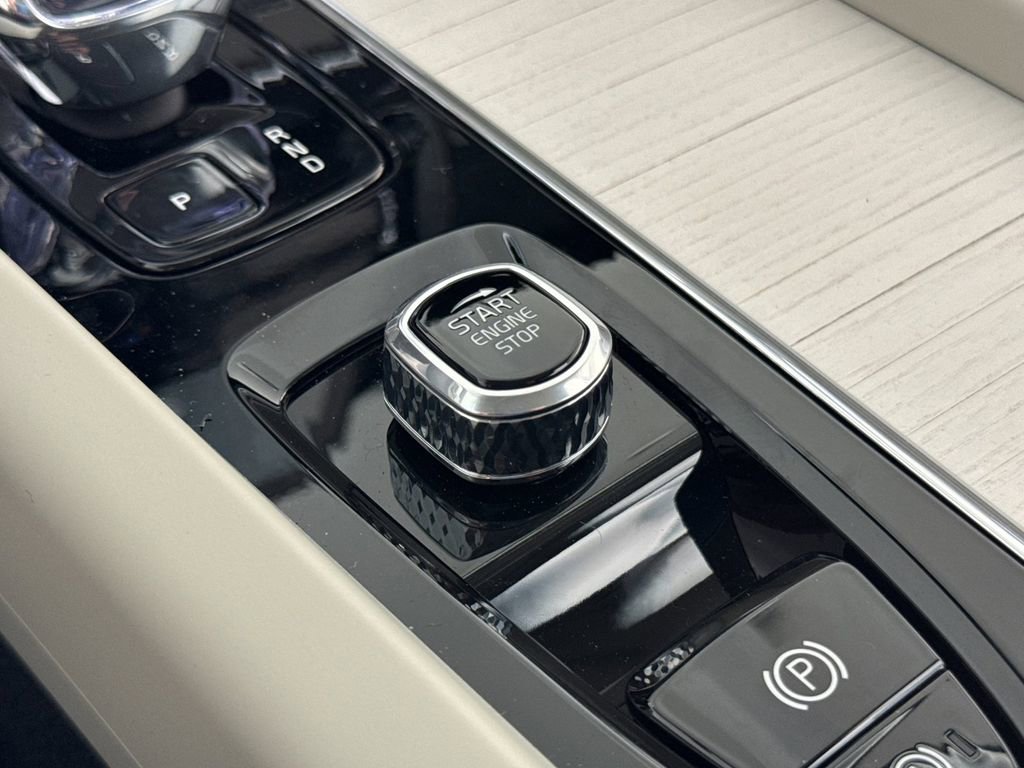 New 2026 Volvo XC60 T8 Ultra w/ Climate Package image 22