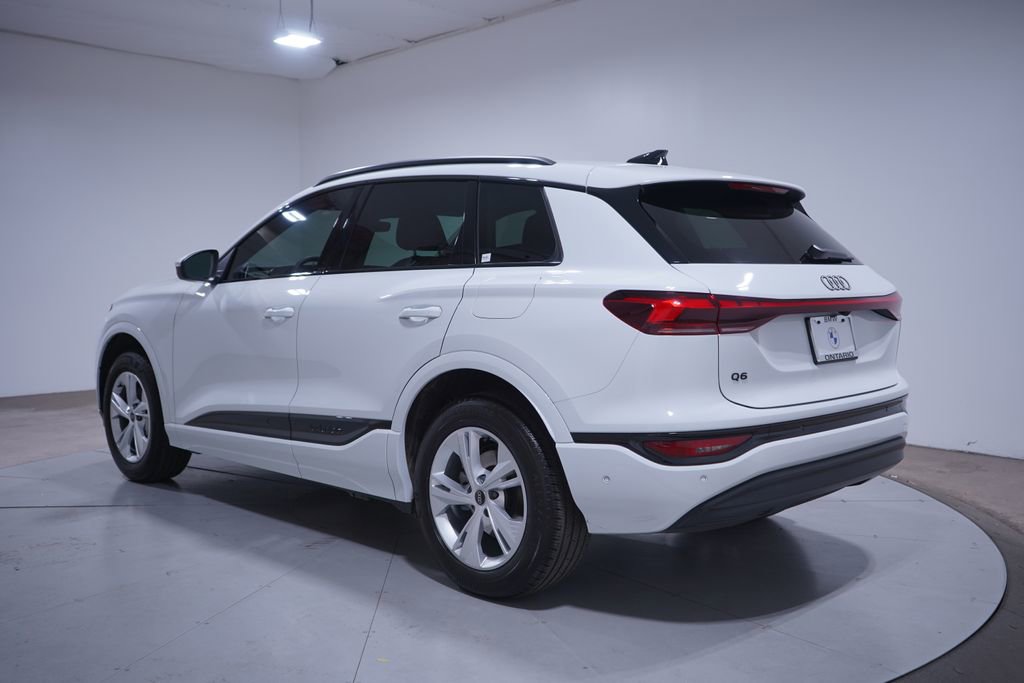 Used 2025 Audi Q6 e-tron Premium w/ Convenience Package image 3