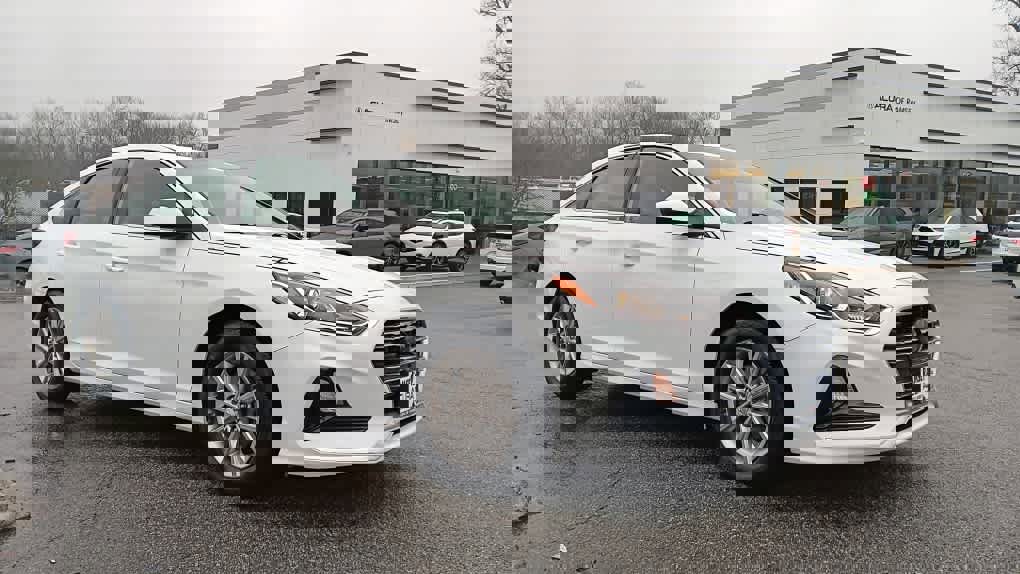 Used 2018 Hyundai Sonata SE w/ Cargo Package image 6