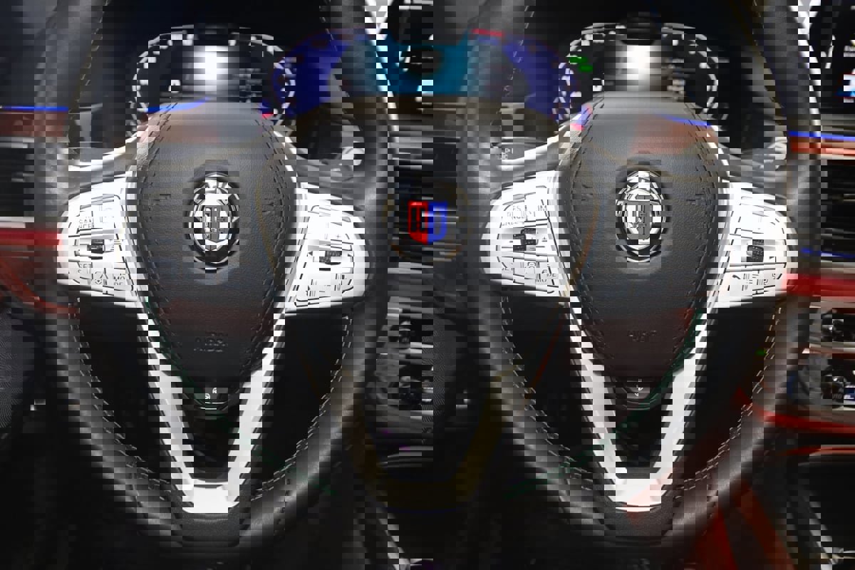 Used 2022 BMW ALPINA B7 xDrive w/ Luxury Rear Seating Package image 76