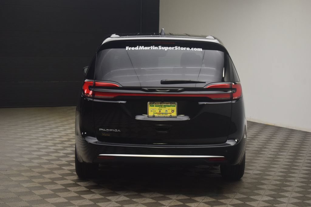 New 2027 Chrysler Pacifica Select w/ Family Tech Group FWD image 12