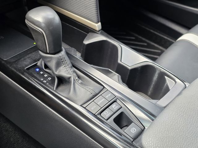 Used 2025 Toyota Camry SE image 15