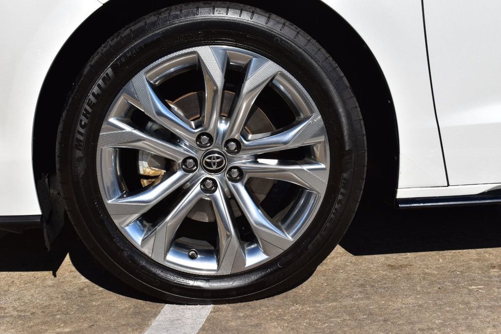 Used 2022 Toyota Sienna Platinum image 11