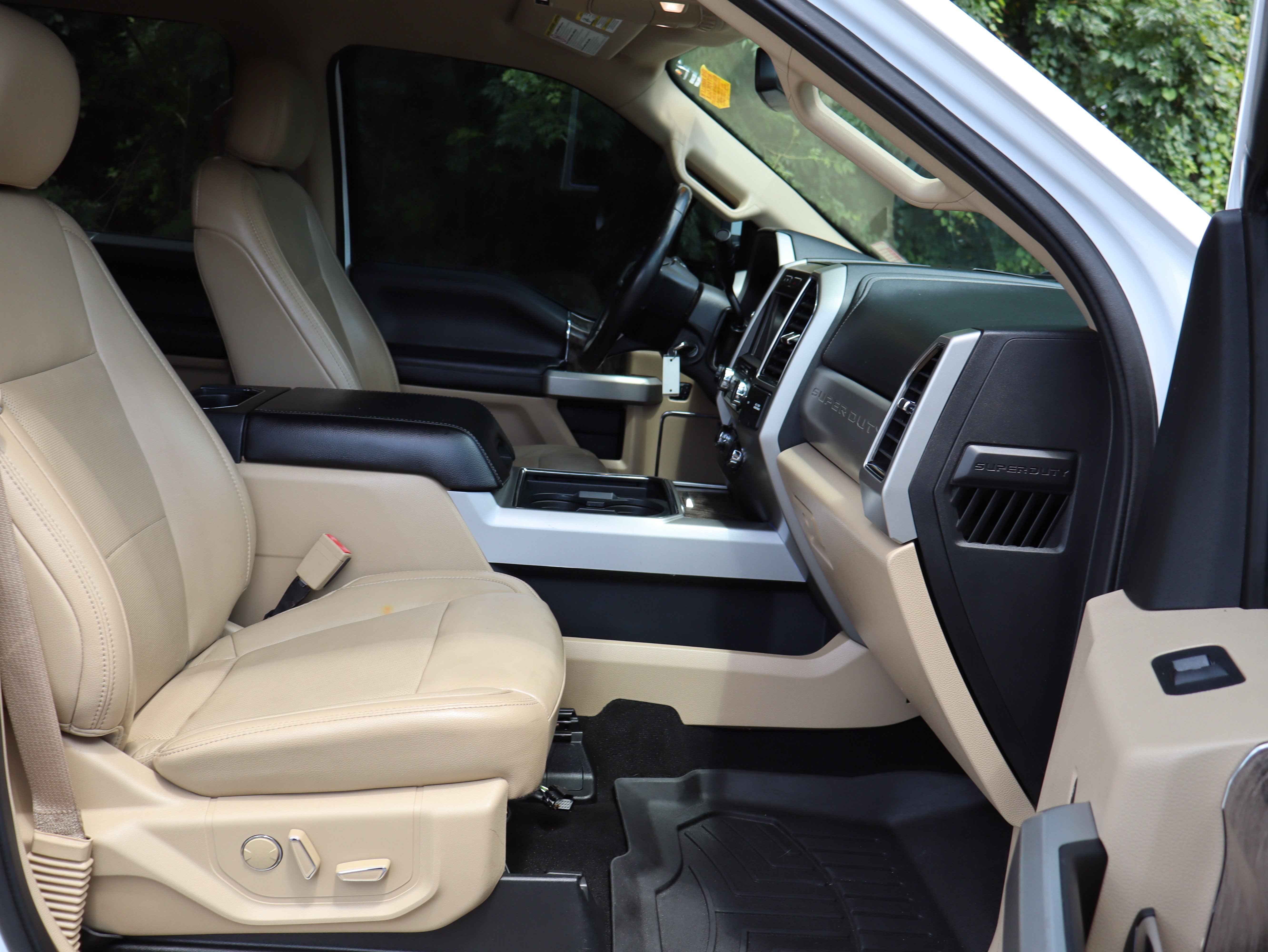 Used 2019 Ford F250 Lariat w/ Lariat Value Package AWD/4WD image 37