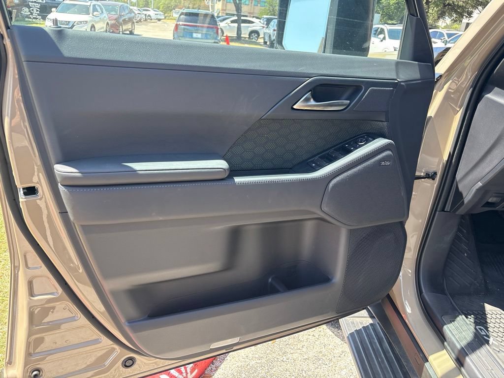 Certified 2026 Lexus GX 550 w/ Accessory Package (CT) AWD/4WD image 11