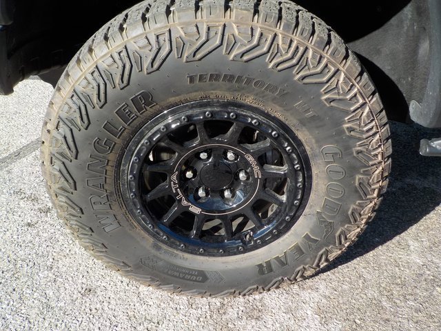 Used 2024 GMC Canyon AT4X w/ AT4X AEV Edition image 9