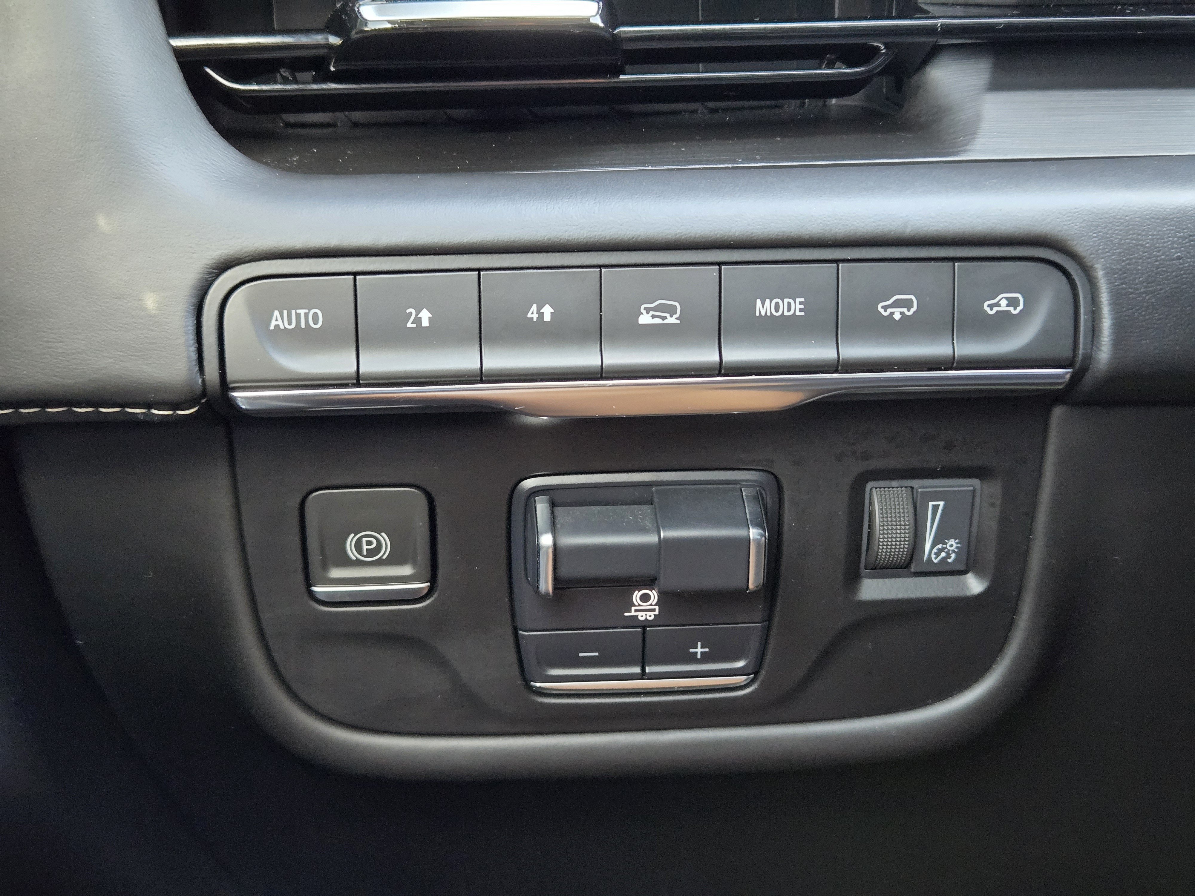 Used 2023 Cadillac Escalade Sport Platinum w/ LPO, Floor Liner Package AWD/4WD image 30