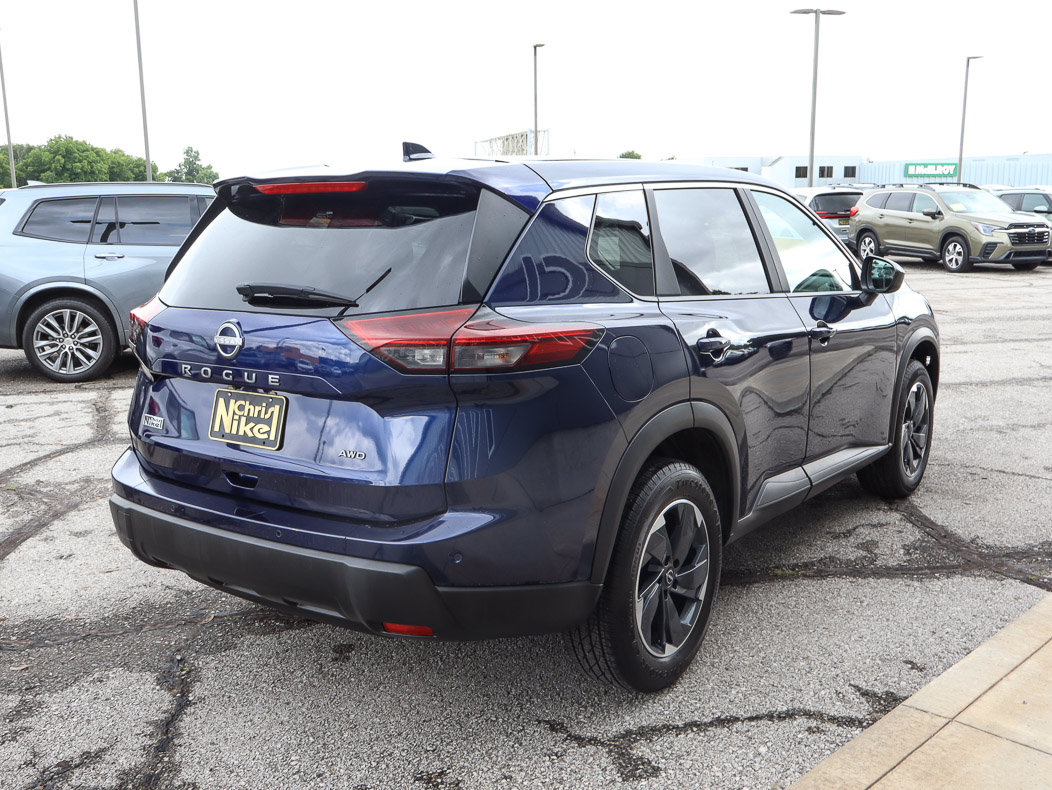 Used 2025 Nissan Rogue SV AWD/4WD image 4