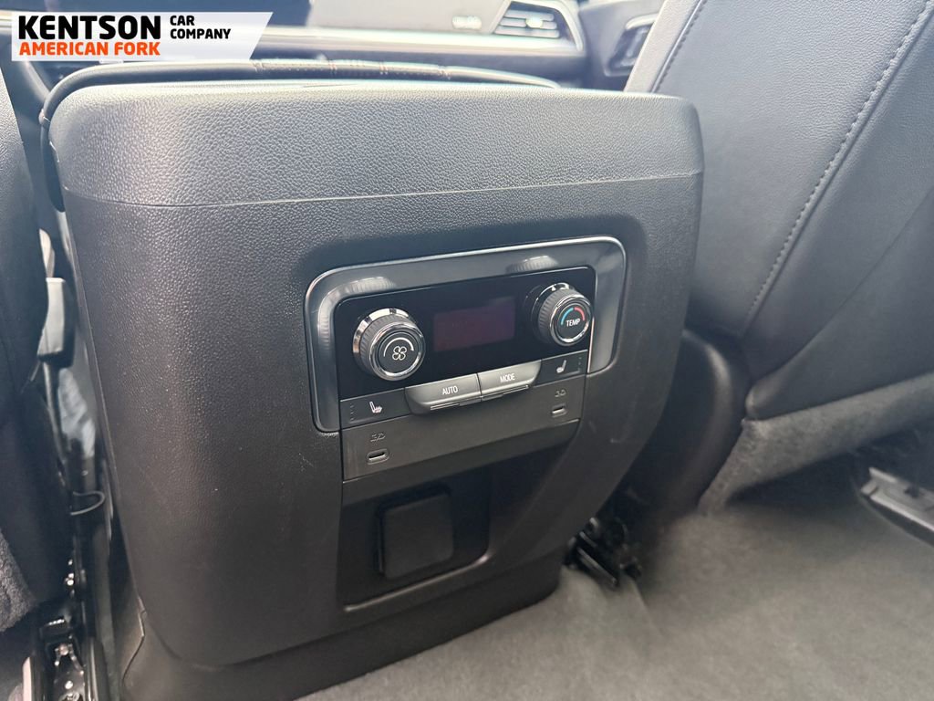 Used 2025 Chevrolet Suburban High Country image 38