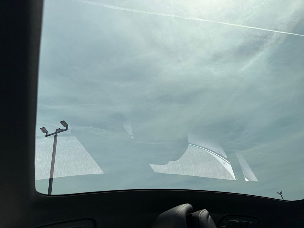 Used 2025 Porsche Taycan image 26