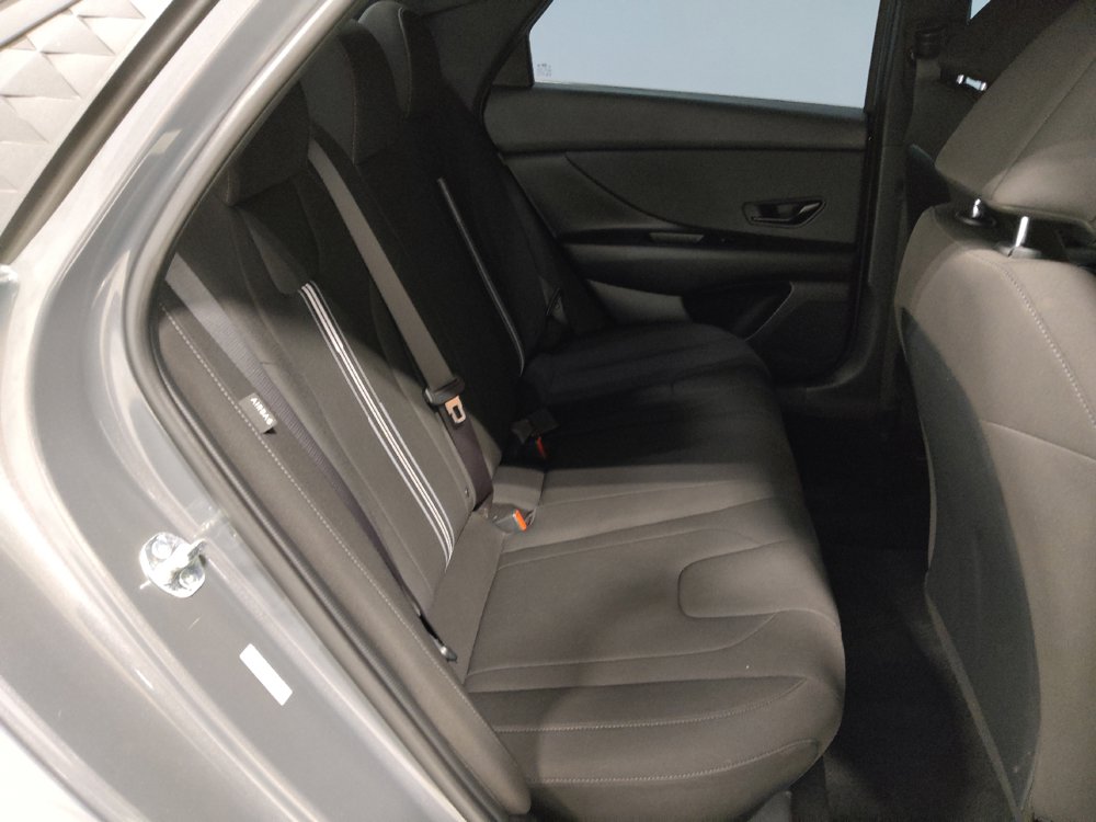 Used 2025 Hyundai Elantra Sport FWD image 19