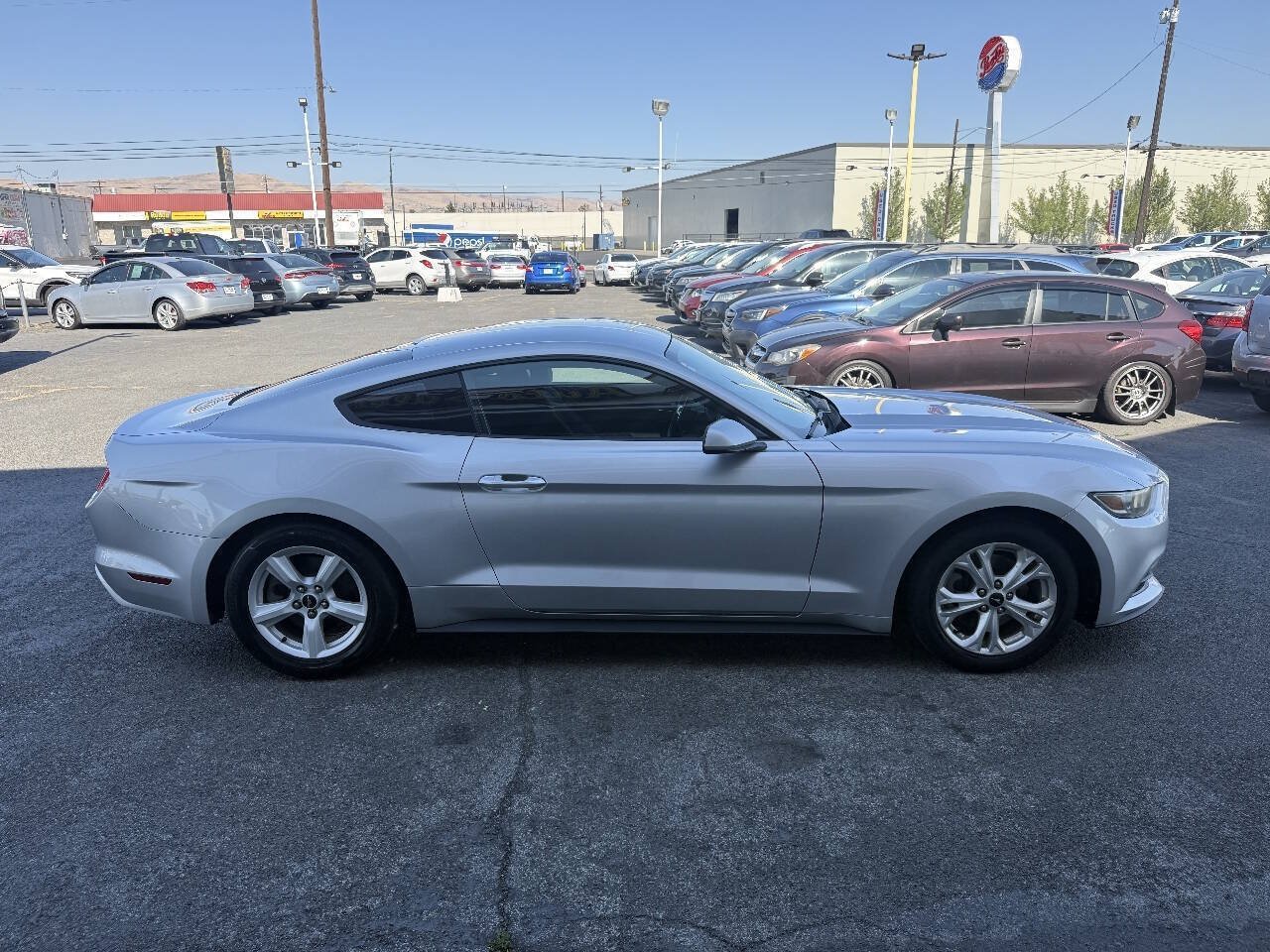 Used 2016 Ford Mustang Coupe RWD image 2