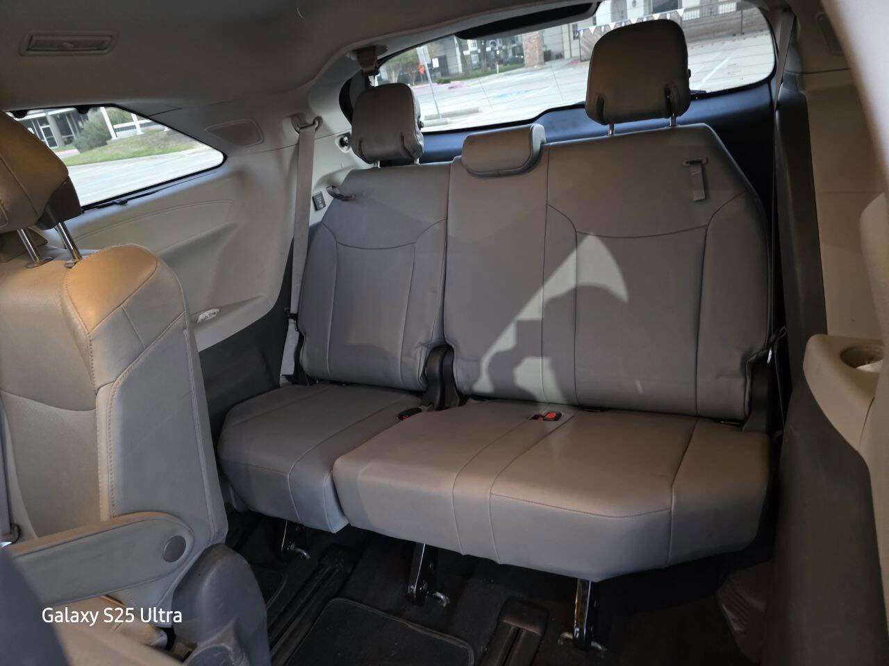 Used 2021 Toyota Sienna Limited FWD image 27