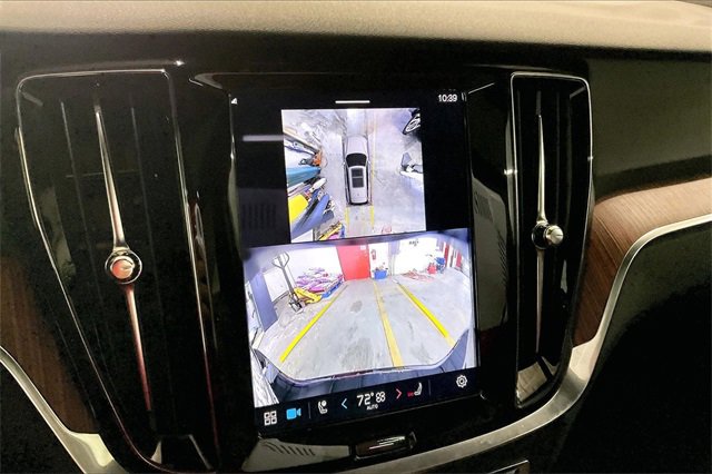 Certified 2025 Volvo V60 B5 Cross Country Plus image 22