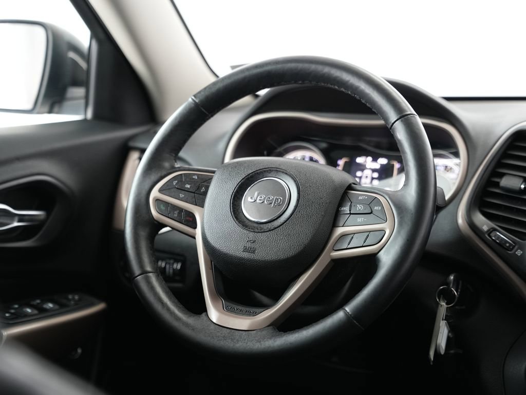 Used 2017 Jeep Cherokee Latitude w/ True North Edition image 11