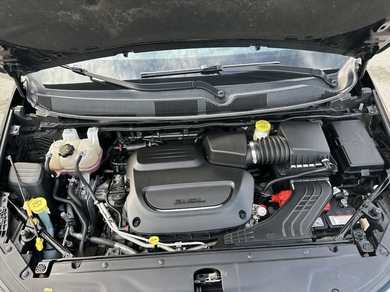 Certified 2024 Chrysler Pacifica Touring-L FWD image 14
