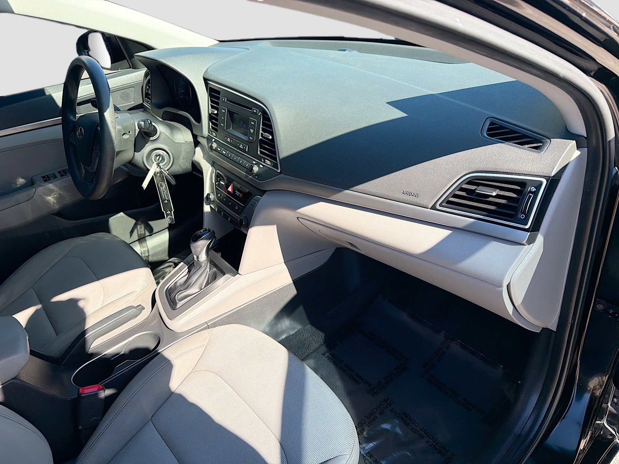 Used 2017 Hyundai Elantra SE image 28