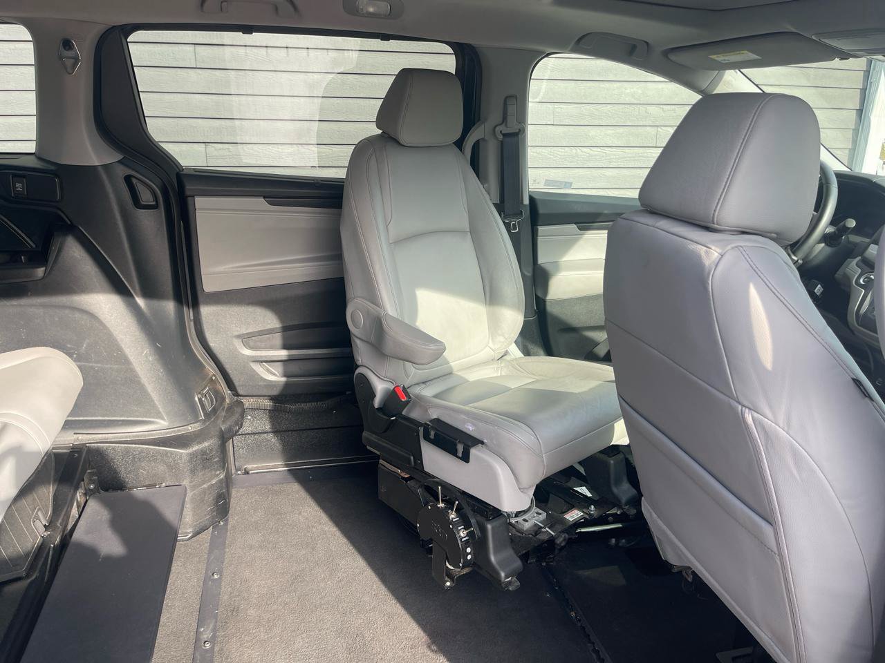 Used 2023 Honda Odyssey EX-L image 13