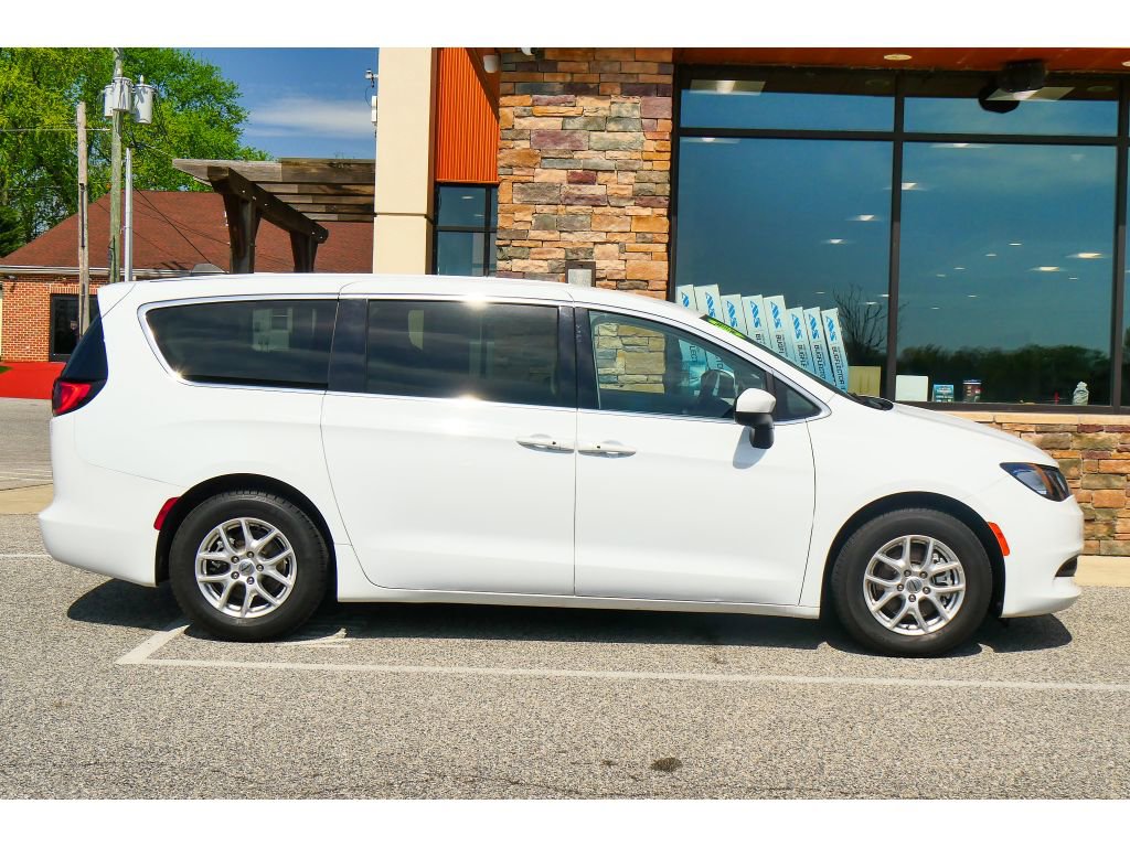 Used 2023 Chrysler Voyager LX image 2