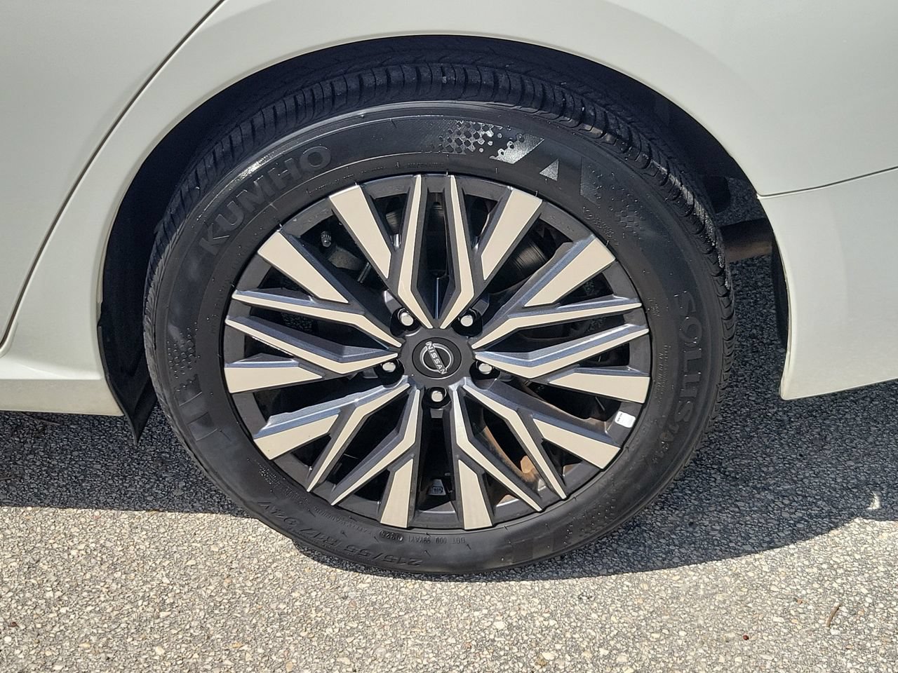 Used 2025 Nissan Altima 2.5 SV FWD image 5