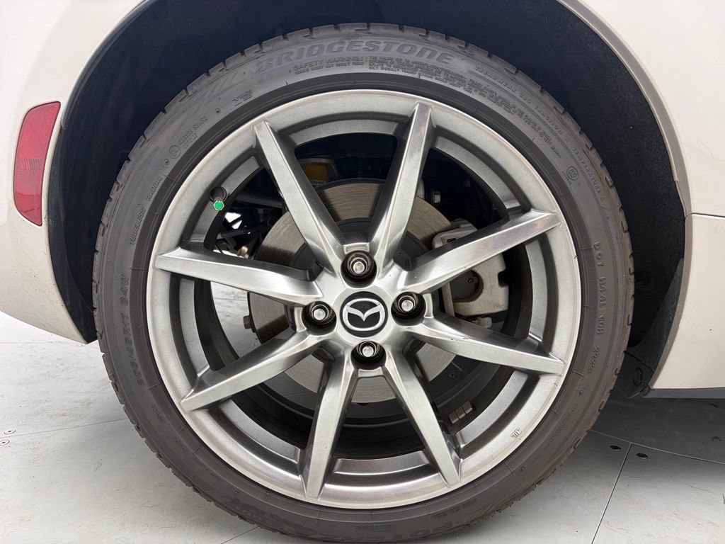 Used 2022 MAZDA MX-5 Miata RF Grand Touring RWD image 16