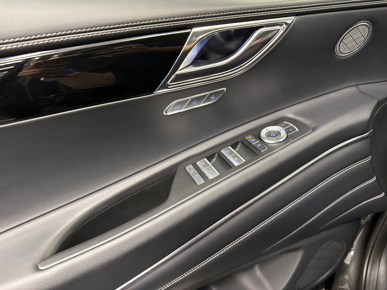 Used 2025 Genesis GV80 2.5T Standard AWD/4WD image 31