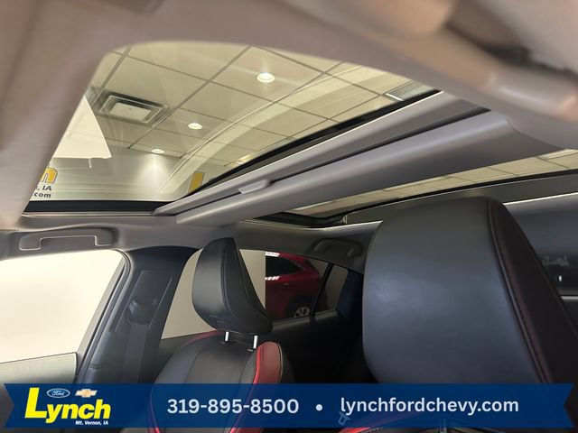 Used 2023 Toyota Prius Prime Premium FWD image 4