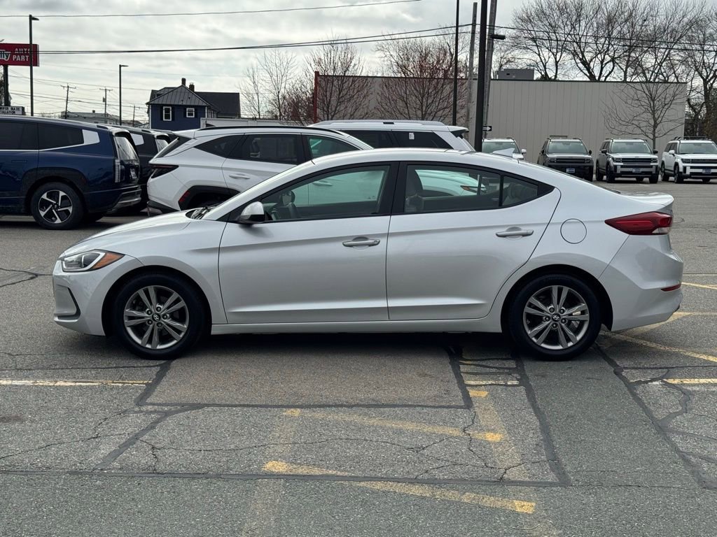 Used 2017 Hyundai Elantra SE FWD image 2