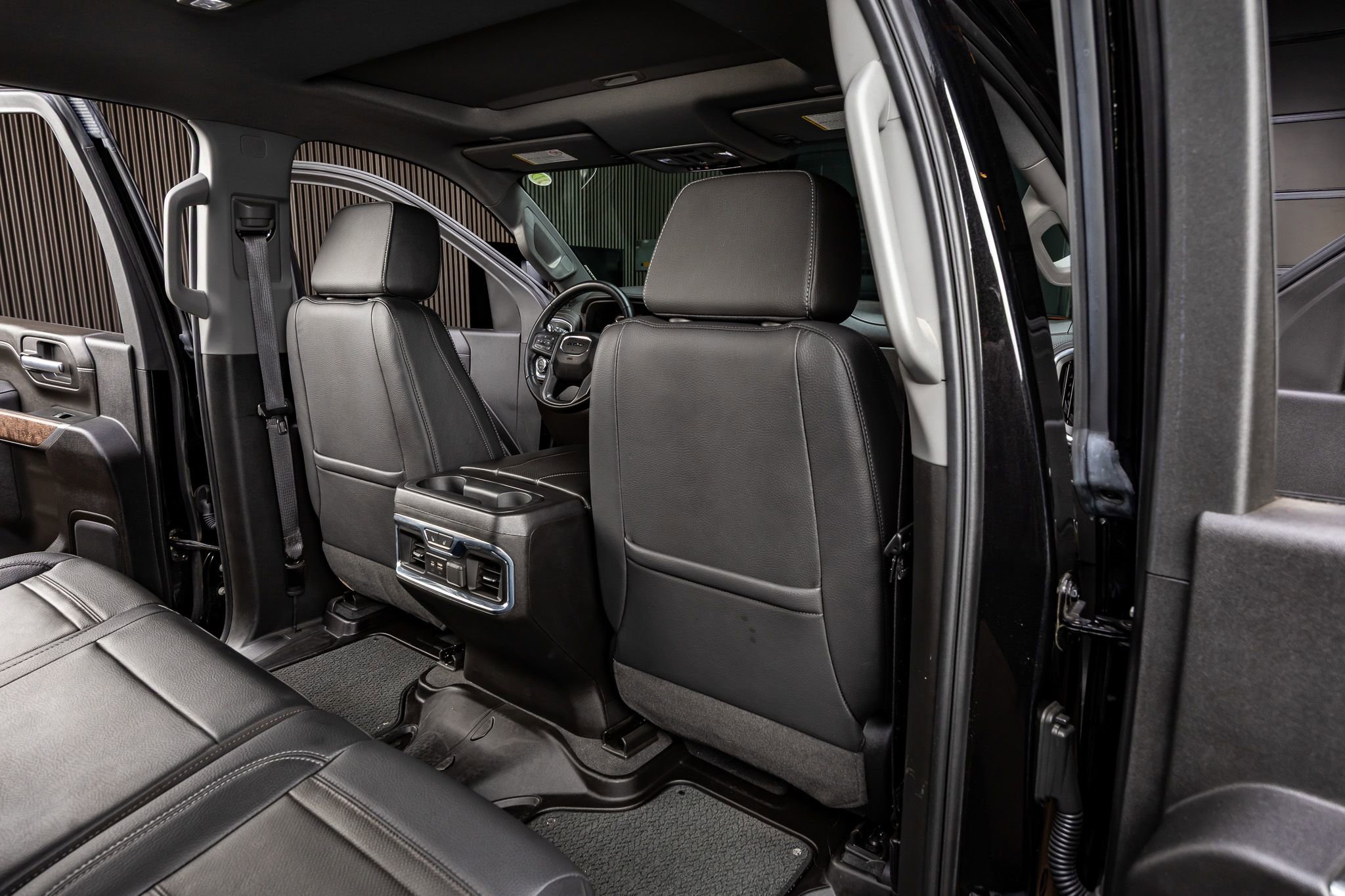 Used 2023 GMC Sierra 3500 Denali w/ Denali Black Diamond Edition image 31