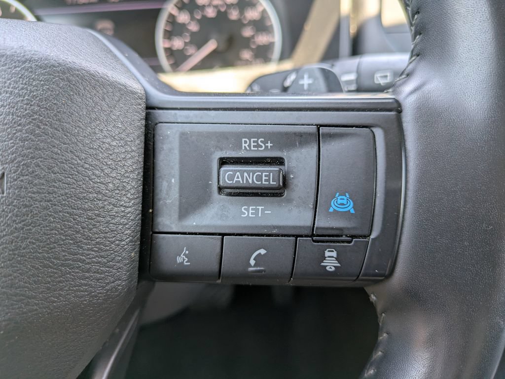 Certified 2025 Nissan Rogue SV FWD image 25