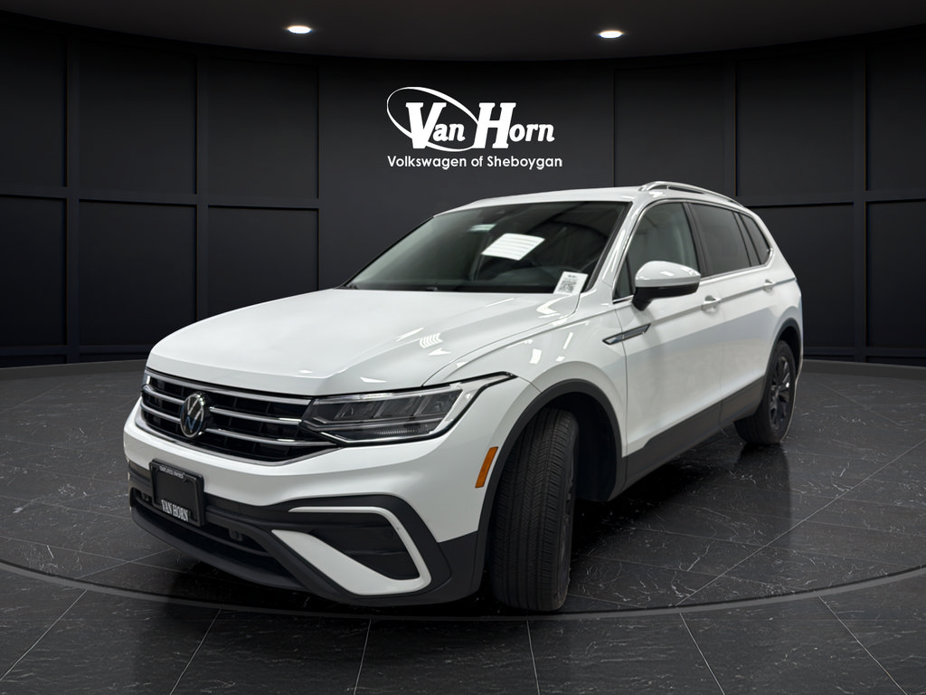 Used 2024 Volkswagen Tiguan SE AWD/4WD image 3