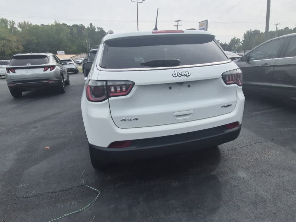 Used 2025 Jeep Compass Latitude AWD/4WD image 6