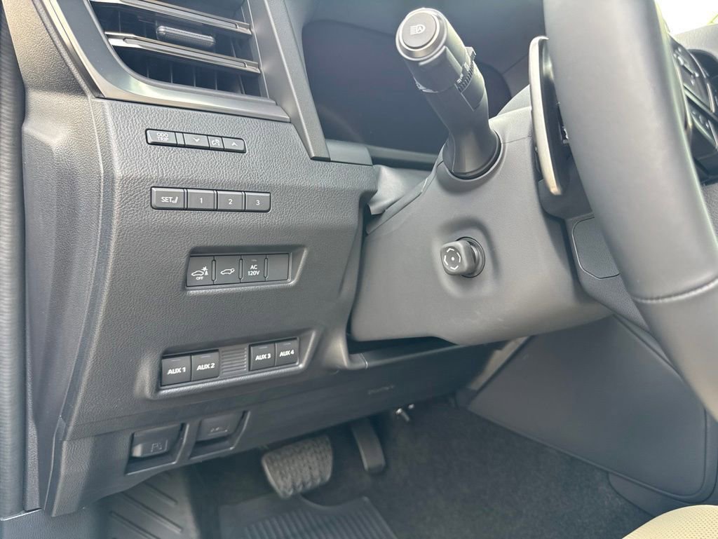 Used 2025 Lexus GX 550 w/ Accessory Package (CT) AWD/4WD image 15