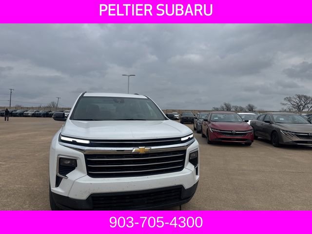 Used 2025 Chevrolet Traverse LT image 3